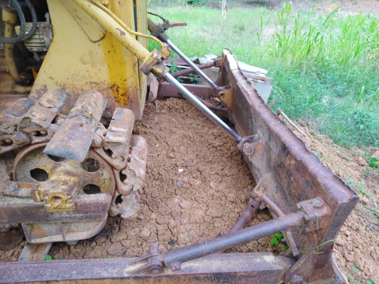 ขายรถแทร็คเตอร์ดันดินKOMATSU ขายตามสภาพนี้เครื่องติดใช้งานได้