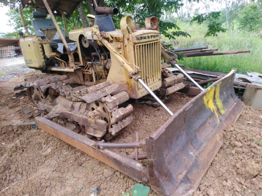 ขายรถแทร็คเตอร์ดันดินKOMATSU ขายตามสภาพนี้เครื่องติดใช้งานได้