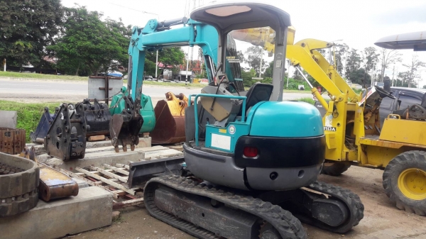 SALE* ขายด่วนถูกสุดๆรถขุด KOBELCO SK30UR-2 เครื่องยนต์ยันม่าร์ 3TNE84 จำนวน 3 สูบ คอนโทรลน้ำมัน ปั๊มนิ้ว มีหลังคา แทรคยาง มีเอกสาร พร้อมใช้งาน