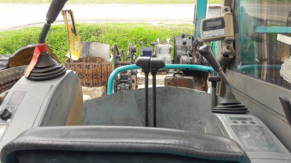 SALE* ขายด่วนถูกสุดๆรถขุด KOBELCO SK30UR-2 เครื่องยนต์ยันม่าร์ 3TNE84 จำนวน 3 สูบ คอนโทรลน้ำมัน ปั๊มนิ้ว มีหลังคา แทรคยาง มีเอกสาร พร้อมใช้งาน