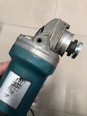 หินเจียร์ 4&quot; makita 9553BX สวิทช์ท้าย