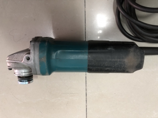 หินเจียร์ 4&quot; makita 9553BX สวิทช์ท้าย