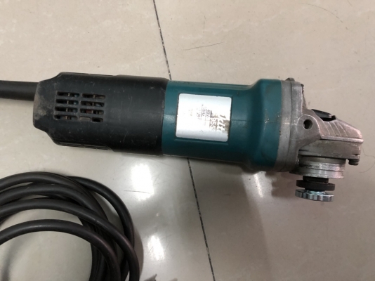 หินเจียร์ 4" makita 9553BX สวิทช์ท้าย หินเจียร์ 4" makita 9553BX สวิทช์ท้าย