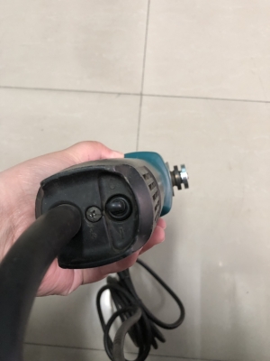 หินเจียร์ 4&quot; makita 9553BX สวิทช์ท้าย