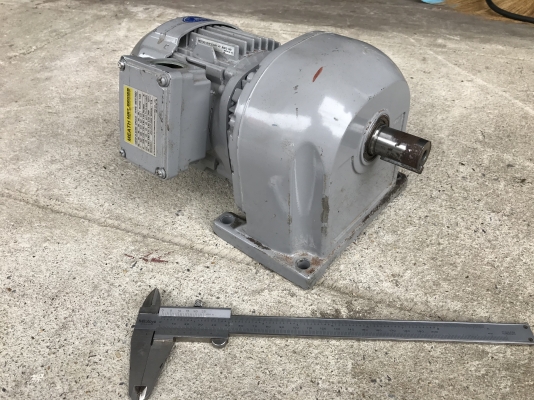 ขายมอเตอร์เกียร์ Mitsubishi 1/2HP. 380V อัตราทด 1:40 เพลาออกประมาณ 35รอบต่อนาที สภาพสวยใหม่มาก หมุนนิ่ม พร้อมใช้งาน ราคา3,200 บาท