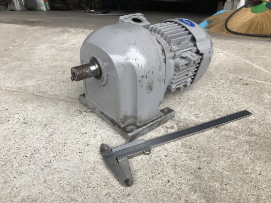 ขายมอเตอร์เกียร์ Mitsubishi 1/2HP. 380V อัตราทด 1:40 เพลาออกประมาณ 35รอบต่อนาที สภาพสวยใหม่มาก หมุนนิ่ม พร้อมใช้งาน ราคา3,200 บาท