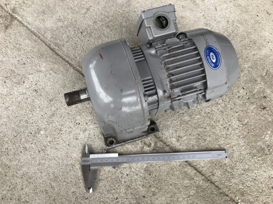 ขายมอเตอร์เกียร์ Mitsubishi 1/2HP. 380V อัตราทด 1:40 เพลาออกประมาณ 35รอบต่อนาที สภาพสวยใหม่มาก หมุนนิ่ม พร้อมใช้งาน ราคา3,200 บาท