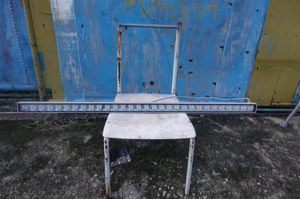 ชุดโคมไฟพร้อมหลอด LED 24V ขนาดยาว (แสงไฟสีแดง) สภาพสวย