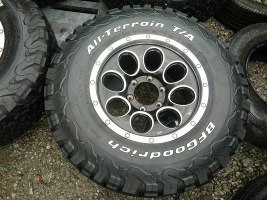 ขายแม็กพร้อมยาง BF U.S.A 265/70R16 ปี16 ดอกยางเต็มสดทุกเส้น ผ้าใบ 10 ชั้น ใช้งานมาน้อย คุ้มสุดๆ ชุดล