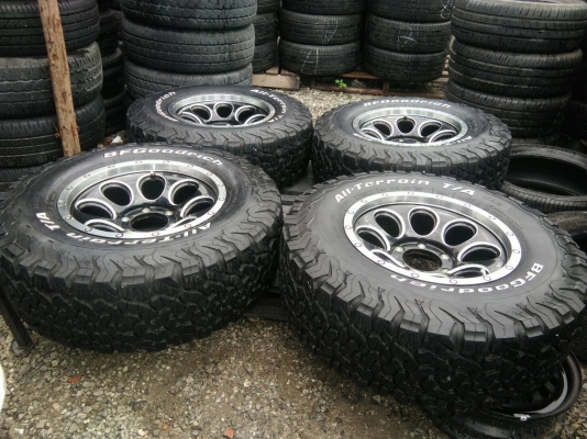 ขายแม็กพร้อมยาง BF U.S.A 265/70R16 ปี16 ดอกยางเต็มสดทุกเส้น ผ้าใบ 10 ชั้น ใช้งานมาน้อย คุ้มสุดๆ ชุดล