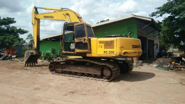 ขายKOMATSU PC200-6 ไฟเต็มเอกสารเล่มทะเบียนราคา 680,000