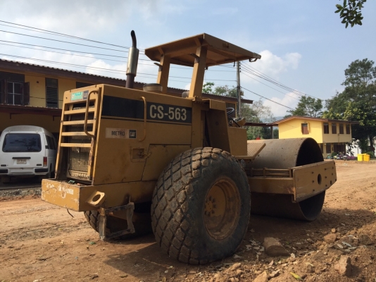 ขายรถบดสั่น CAT CS563