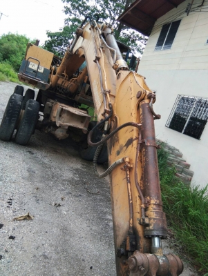 ขายรถแบคโฮ ล้อยาง KOMATSU PW100-3เอกสารทะเบียน