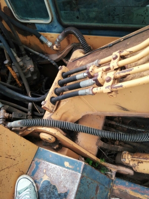 ขายรถแบคโฮ ล้อยาง KOMATSU PW100-3เอกสารทะเบียน
