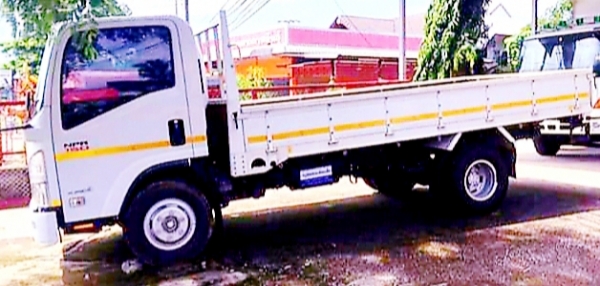 ..หกล้อ อิซูชุ NPR150ยูโร3,ปี56 กะบะยาว4.30ม.รถห้าง มือเดียวป้ายแดงใช้งานน้อย,วิ่ง71,940กม.ไม่เคยบรร