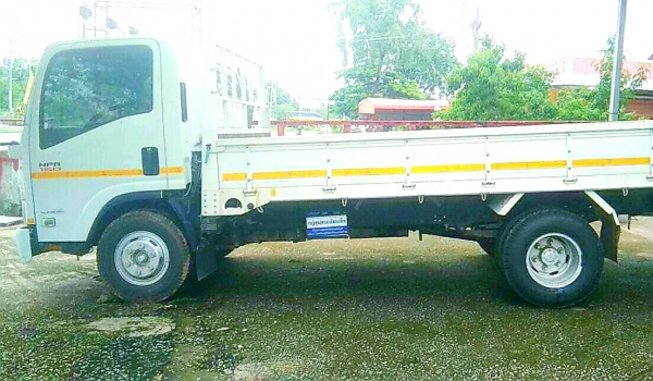 ..หกล้อ อิซูชุ NPR150ยูโร3,ปี56 กะบะยาว4.30ม.รถห้าง มือเดียวป้ายแดงใช้งานน้อย,วิ่ง71,940กม.ไม่เคยบรร