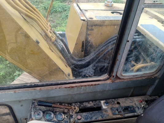 ขาย KOMATSU PC60-5 มีหัวคีปกับบุ้งกี๋ราคา 290,000 ขาย KOMATSU PC60-5 มีหัวคีปกับบุ้งกี๋ราคา 290,000