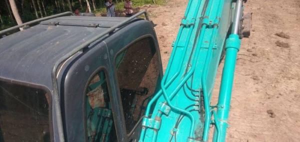 มีVDOขายKOBELCO SK200-8YN12 SUPE XM ไมล์15,200ชม.ราคา 1,900,000