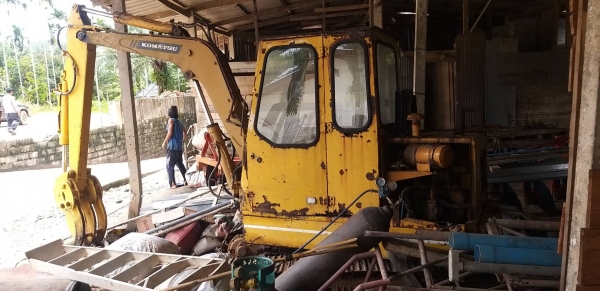 ขายKOMATSU PC40-1 ให้เลือกเอาระหว่างหัวคีปกับบุ้งกี๋ราคา 150,000 ขายKOMATSU PC40-1 ให้เลือกเอาระหว่างหัวคีปกับบุ้งกี๋ราคา 150,000