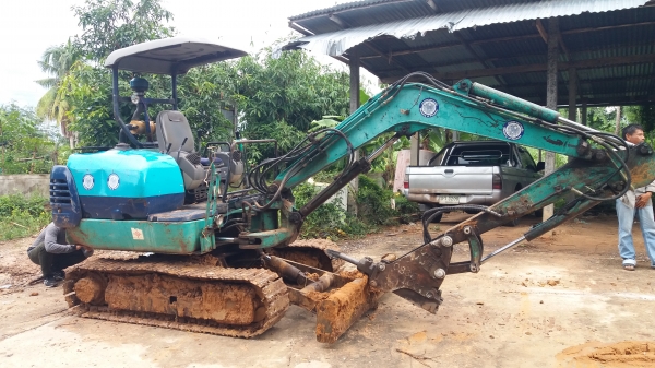 ขาย 245,000 KOMATSU pc 30-8 พร้อมหัวเจาะ เครื่องดี ปั้มแรง เอวแน่น ช่วงล่างเต็ม มีบุ้งกี๋ให้อีก 2 ลูก รถพร้อมใช้งาน รถอยู่ ขอนแก่น 090-772-3710 090-772-3708