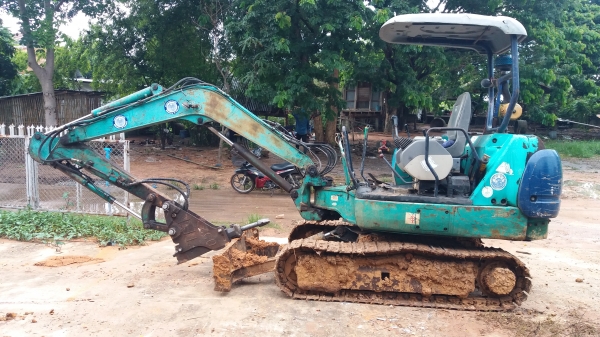 ขาย 245,000 KOMATSU pc 30-8 พร้อมหัวเจาะ เครื่องดี ปั้มแรง เอวแน่น ช่วงล่างเต็ม มีบุ้งกี๋ให้อีก 2 ลูก รถพร้อมใช้งาน รถอยู่ ขอนแก่น 090-772-3710 090-772-3708