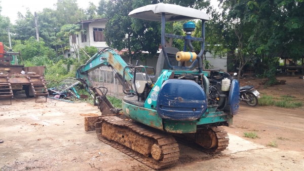 ขาย 245,000 KOMATSU pc 30-8 พร้อมหัวเจาะ เครื่องดี ปั้มแรง เอวแน่น ช่วงล่างเต็ม มีบุ้งกี๋ให้อีก 2 ลูก รถพร้อมใช้งาน รถอยู่ ขอนแก่น 090-772-3710 090-772-3708