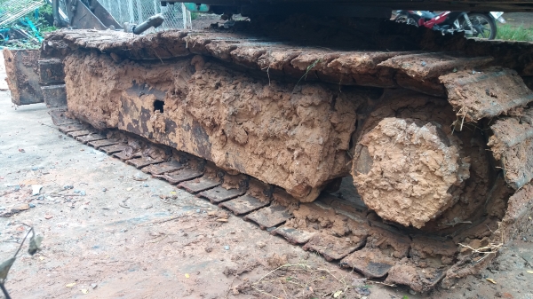 ขาย 245,000 KOMATSU pc 30-8 พร้อมหัวเจาะ เครื่องดี ปั้มแรง เอวแน่น ช่วงล่างเต็ม มีบุ้งกี๋ให้อีก 2 ลูก รถพร้อมใช้งาน รถอยู่ ขอนแก่น 090-772-3710 090-772-3708