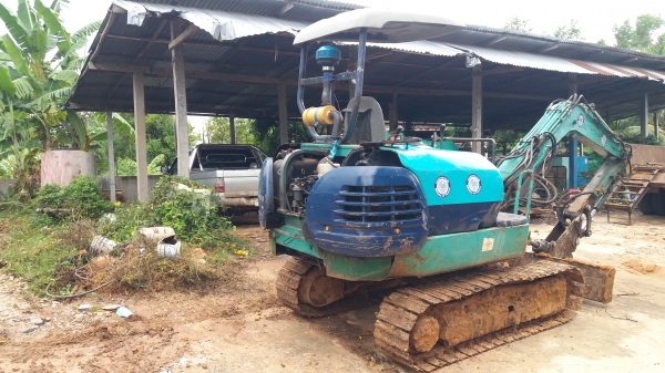 ขาย 245,000 KOMATSU pc 30-8 พร้อมหัวเจาะ เครื่องดี ปั้มแรง เอวแน่น ช่วงล่างเต็ม มีบุ้งกี๋ให้อีก 2 ลูก รถพร้อมใช้งาน รถอยู่ ขอนแก่น 090-772-3710 090-772-3708