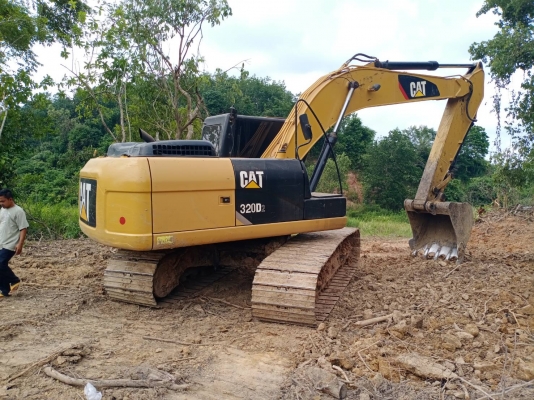 ขายCAT320D2 ไมล์ 10,600ชม.ราคา 1,800,000