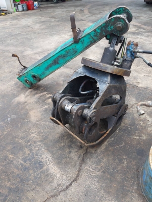 ขายปากคีบไม้หมุนได้รอบ พร้อมแขนต่อใส่PC60