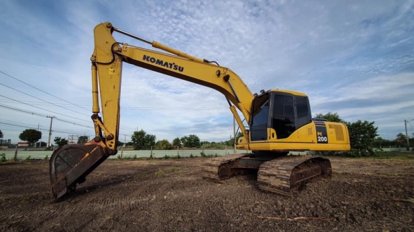 ขายด่วน!! Komatsu PC200-7 ไมล์ ชม.9,000 สภาพสวยสวย
