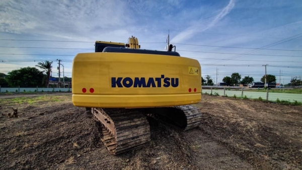 ขายด่วน!! Komatsu PC200-7 ไมล์ ชม.9,000 สภาพสวยสวย