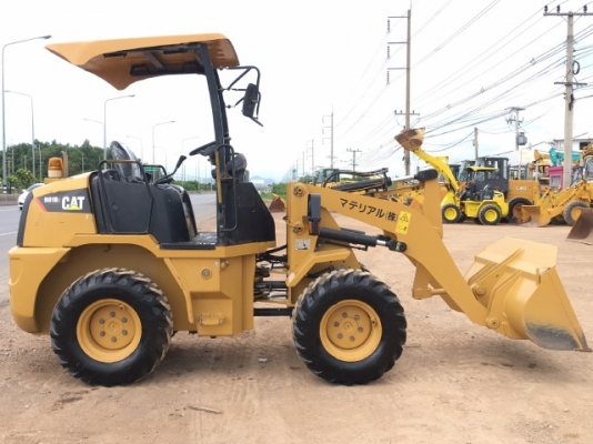 ขายรถตักล้อยาง CAT 901B (3,XXX ชั่วโมง) นำเข้าเองจากญี่ปุ่น สภาพสวยพร้อมใช้งาน มีVDOการทำงานครับ