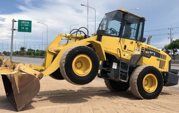 ขายรถตักล้อยาง KOMATSU WA200-6 ปี 2013 นำเข้าเองจากญี่ปุ่น สภาพสวยพร้อมใช้งาน มีVDOการทำงานครับ