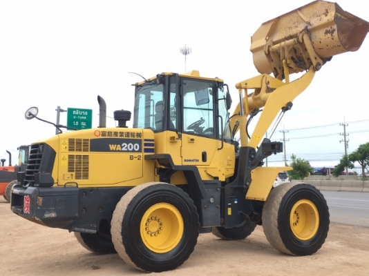 ขายรถตักล้อยาง KOMATSU WA200-6 ปี 2013 นำเข้าเองจากญี่ปุ่น สภาพสวยพร้อมใช้งาน มีVDOการทำงานครับ