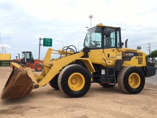 ขายรถตักล้อยาง KOMATSU WA200-6 ปี 2013 นำเข้าเองจากญี่ปุ่น สภาพสวยพร้อมใช้งาน มีVDOการทำงานครับ
