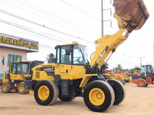 ขายรถตักล้อยาง KOMATSU WA200-6 ปี 2013 นำเข้าเองจากญี่ปุ่น สภาพสวยพร้อมใช้งาน มีVDOการทำงานครับ