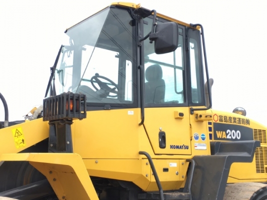 ขายรถตักล้อยาง KOMATSU WA200-6 ปี 2013 นำเข้าเองจากญี่ปุ่น สภาพสวยพร้อมใช้งาน มีVDOการทำงานครับ
