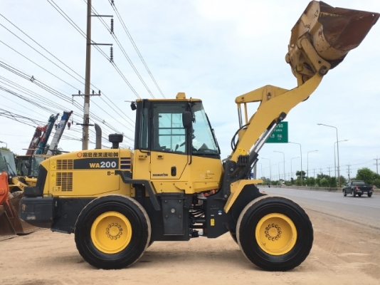 ขายรถตักล้อยาง KOMATSU WA200-6 ปี 2013 นำเข้าเองจากญี่ปุ่น สภาพสวยพร้อมใช้งาน มีVDOการทำงานครับ