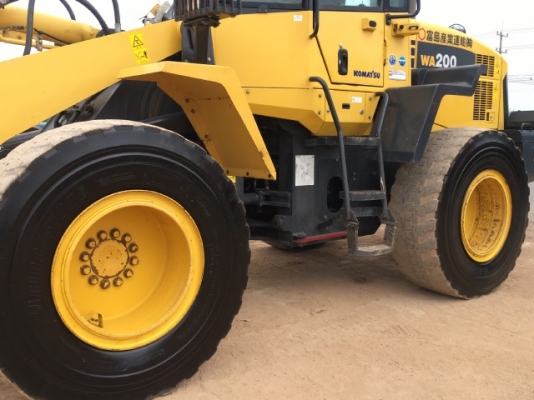 ขายรถตักล้อยาง KOMATSU WA200-6 ปี 2013 นำเข้าเองจากญี่ปุ่น สภาพสวยพร้อมใช้งาน มีVDOการทำงานครับ