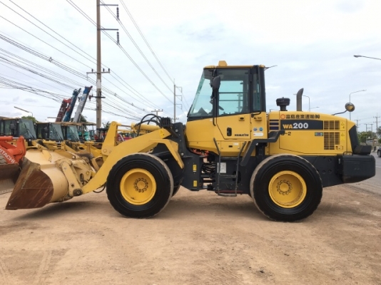 ขายรถตักล้อยาง KOMATSU WA200-6 ปี 2013 นำเข้าเองจากญี่ปุ่น สภาพสวยพร้อมใช้งาน มีVDOการทำงานครับ