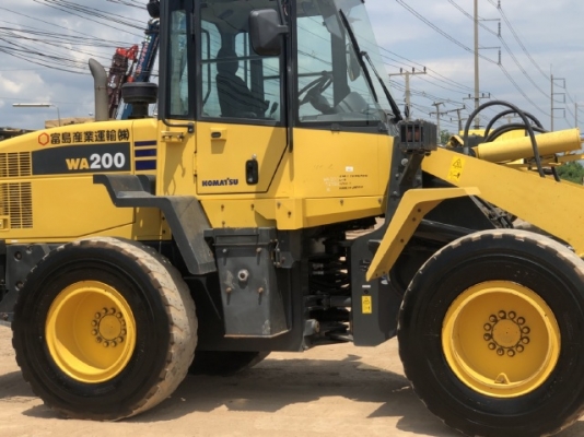 ขายรถตักล้อยาง KOMATSU WA200-6 ปี 2013 นำเข้าเองจากญี่ปุ่น สภาพสวยพร้อมใช้งาน มีVDOการทำงานครับ