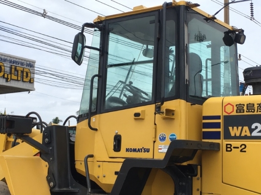 ขายรถตักล้อยาง KOMATSU WA200-6 ปี 2013 นำเข้าเองจากญี่ปุ่น สภาพสวยพร้อมใช้งาน มีVDOการทำงานครับ