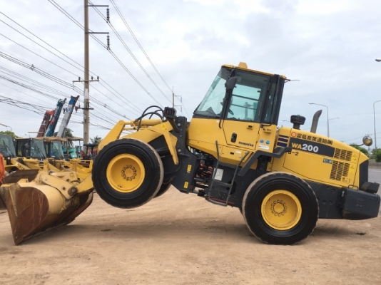 ขายรถตักล้อยาง KOMATSU WA200-6 ปี 2013 นำเข้าเองจากญี่ปุ่น สภาพสวยพร้อมใช้งาน มีVDOการทำงานครับ