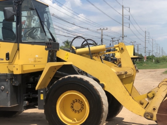 ขายรถตักล้อยาง KOMATSU WA200-6 ปี 2013 นำเข้าเองจากญี่ปุ่น สภาพสวยพร้อมใช้งาน มีVDOการทำงานครับ