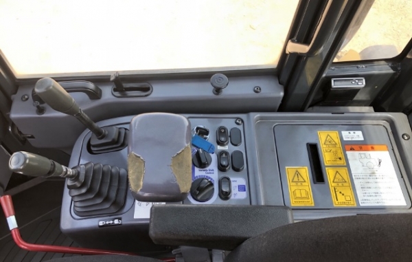 ขายรถตักล้อยาง KOMATSU WA200-6 ปี 2013 นำเข้าเองจากญี่ปุ่น สภาพสวยพร้อมใช้งาน มีVDOการทำงานครับ