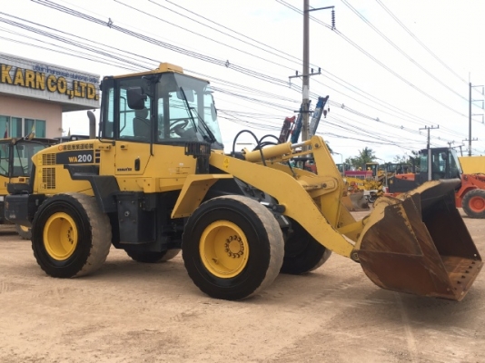 ขายรถตักล้อยาง KOMATSU WA200-6 ปี 2013 นำเข้าเองจากญี่ปุ่น สภาพสวยพร้อมใช้งาน มีVDOการทำงานครับ