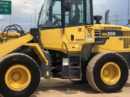 ขายรถตักล้อยาง KOMATSU WA200-6 ปี 2013 นำเข้าเองจากญี่ปุ่น สภาพสวยพร้อมใช้งาน มีVDOการทำงานครับ