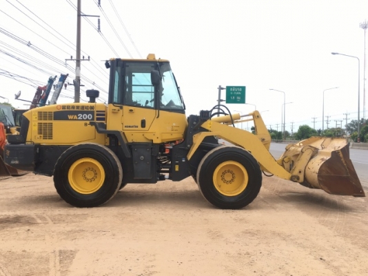 ขายรถตักล้อยาง KOMATSU WA200-6 ปี 2013 นำเข้าเองจากญี่ปุ่น สภาพสวยพร้อมใช้งาน มีVDOการทำงานครับ
