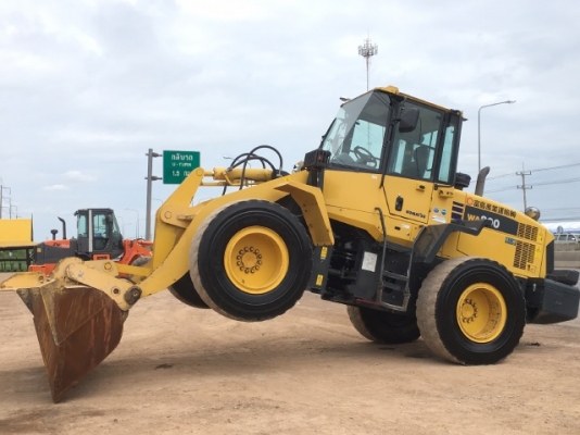 ขายรถตักล้อยาง KOMATSU WA200-6 ปี 2013 นำเข้าเองจากญี่ปุ่น สภาพสวยพร้อมใช้งาน มีVDOการทำงานครับ